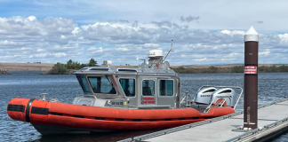 Kayaker rescued in Columbia River