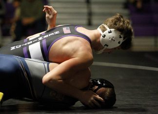 Hermiston Wrestling off to strong start as Bulldogs chase State Title